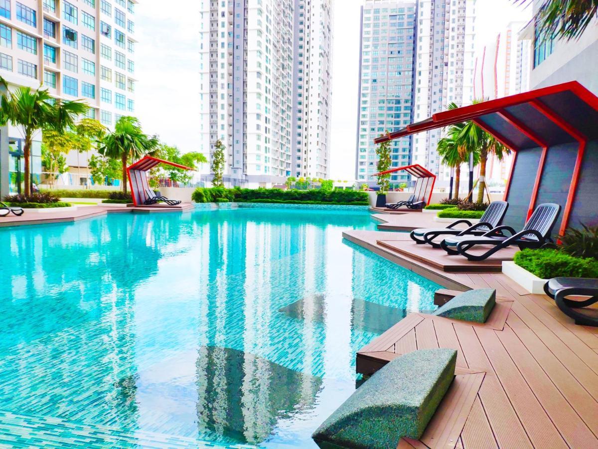 Netflix# Conezion Ioi Resort City By Salaam Suites Putrajaya Bagian luar foto