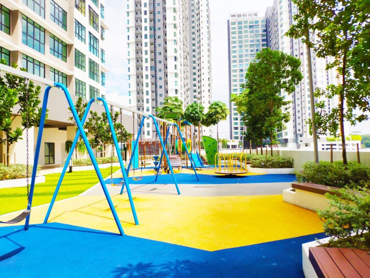 Netflix# Conezion Ioi Resort City By Salaam Suites Putrajaya Bagian luar foto