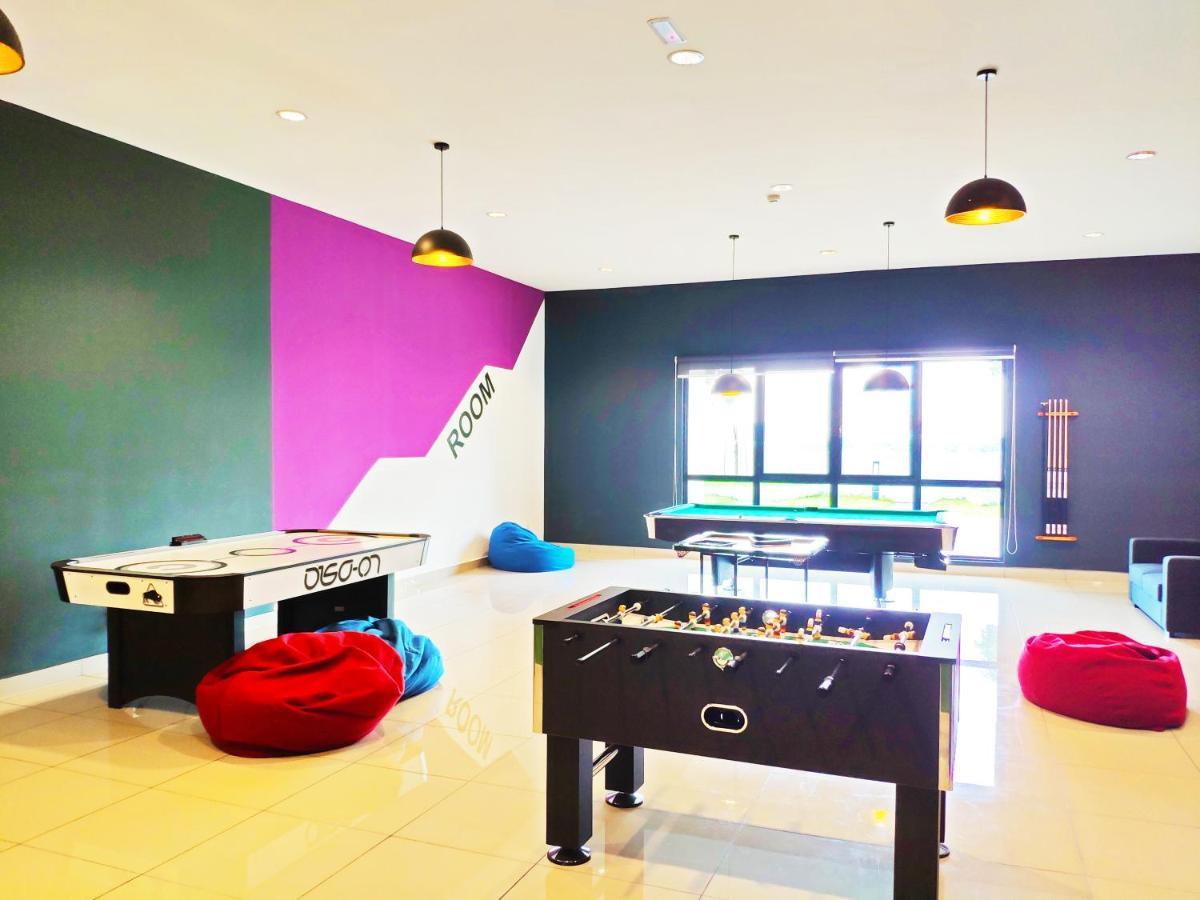 Netflix# Conezion Ioi Resort City By Salaam Suites Putrajaya Bagian luar foto
