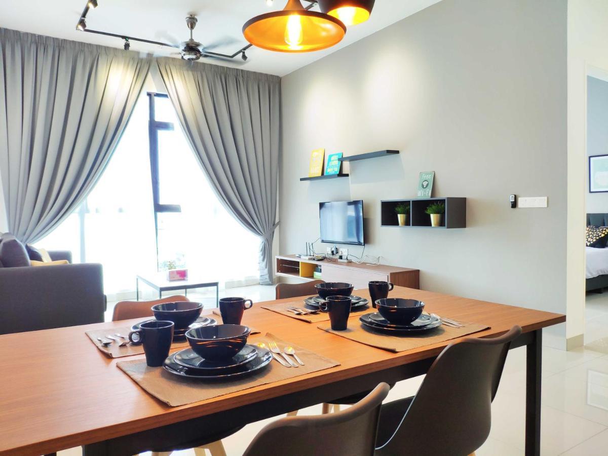 Netflix# Conezion Ioi Resort City By Salaam Suites Putrajaya Bagian luar foto